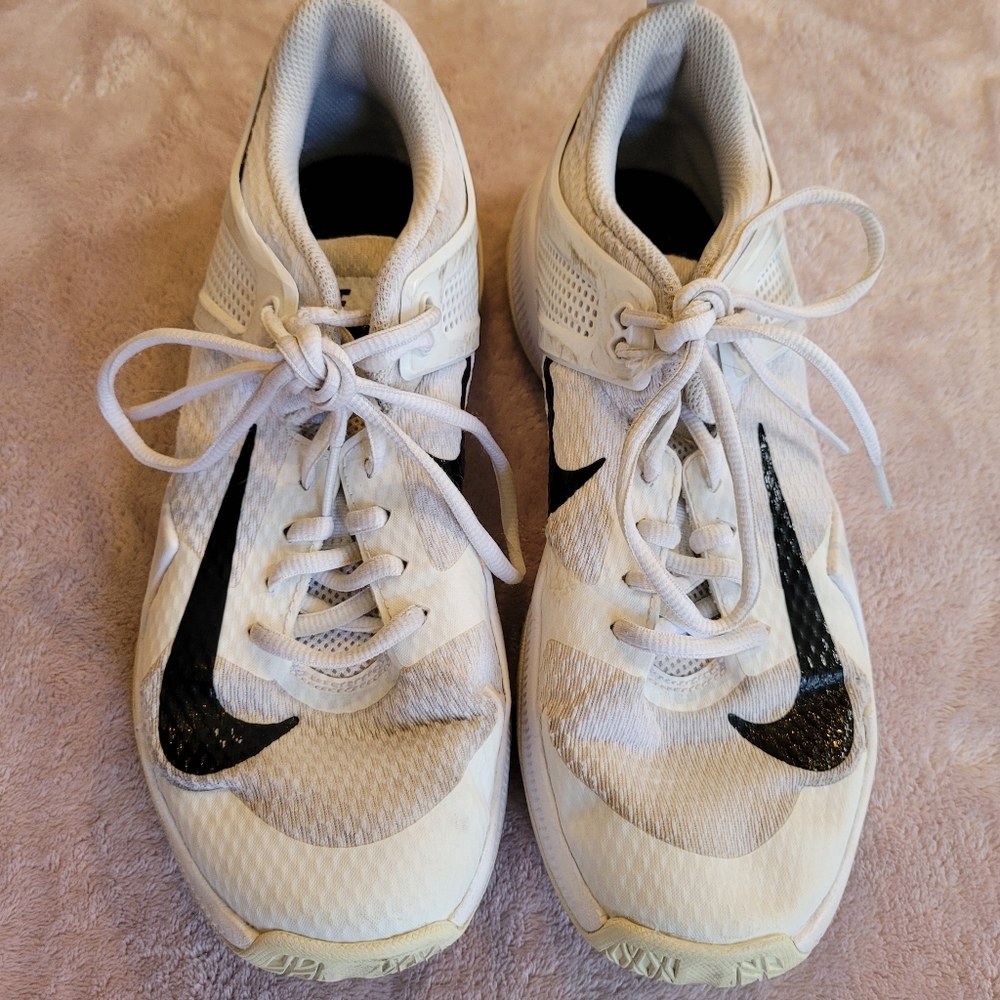 NIKE VOLLYBALL SHOES